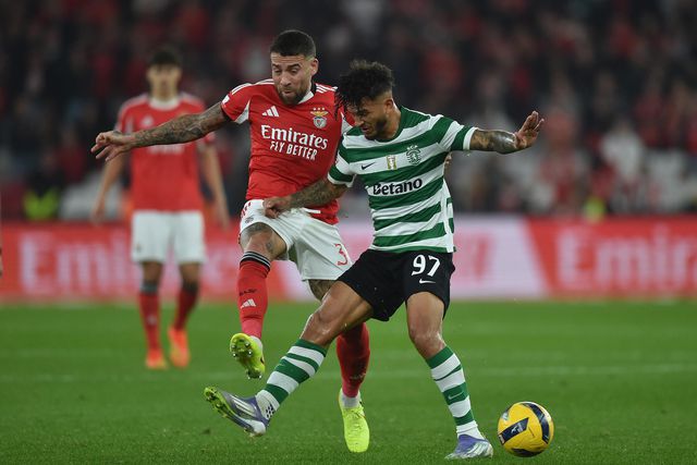 Otamendi e Luis Suárez num Benfica-Sporting para o campeonato (Foto: Migul Nunes)
