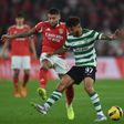 Otamendi e Luis Suárez num Benfica-Sporting para o campeonato (Foto: Migul Nunes)