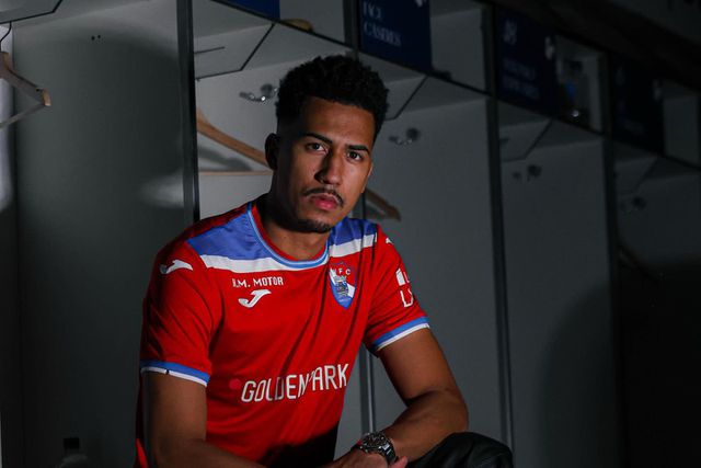 Gil Vicente oficializa chegada de Weverson