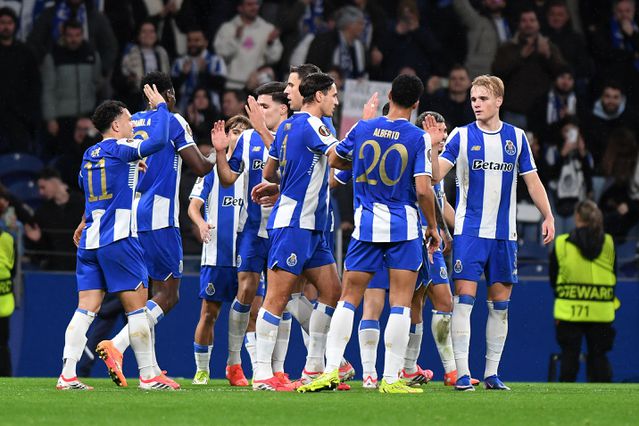 Festa no Dragão num dos três golos do FC Porto (Foto: Rogério Ferreira/Kapta +)