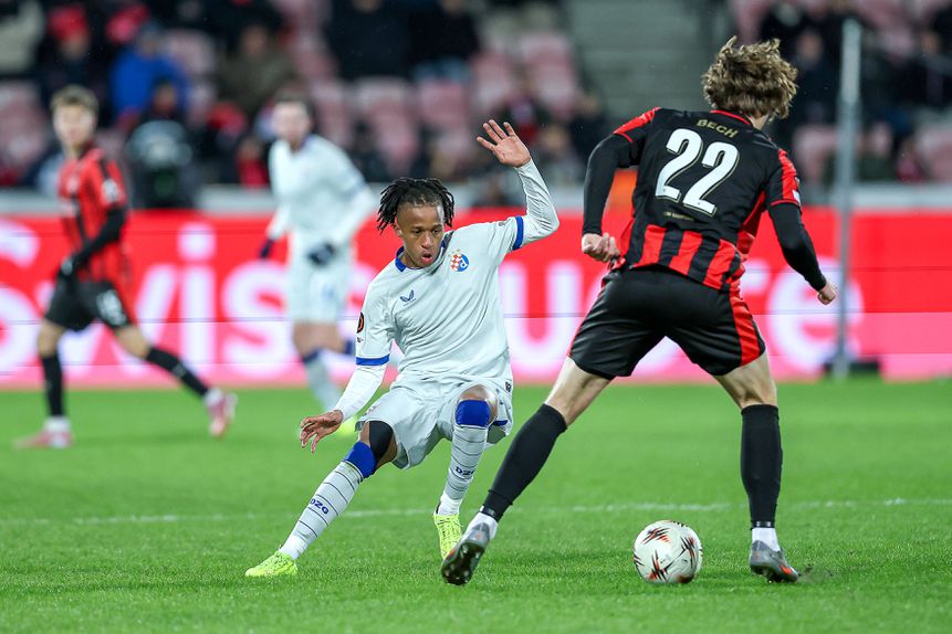 Cardoso Varela titular pelo Dínamo Zagreb