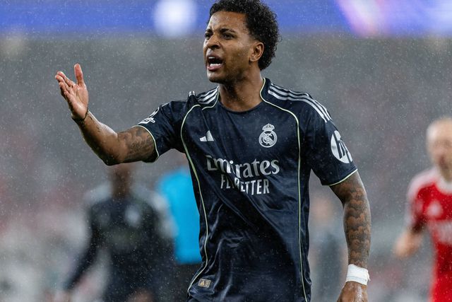 Rodrygo pede desculpa por expulsão na Luz e critica arbitragem: «Deixei-me levar...»