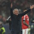 José Mourinho, pouco antes de celebrar a vitória do Benfica sobre o Real Madid Foto: Miguel Nunes)
