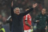 José Mourinho, pouco antes de celebrar a vitória do Benfica sobre o Real Madid Foto: Miguel Nunes)
