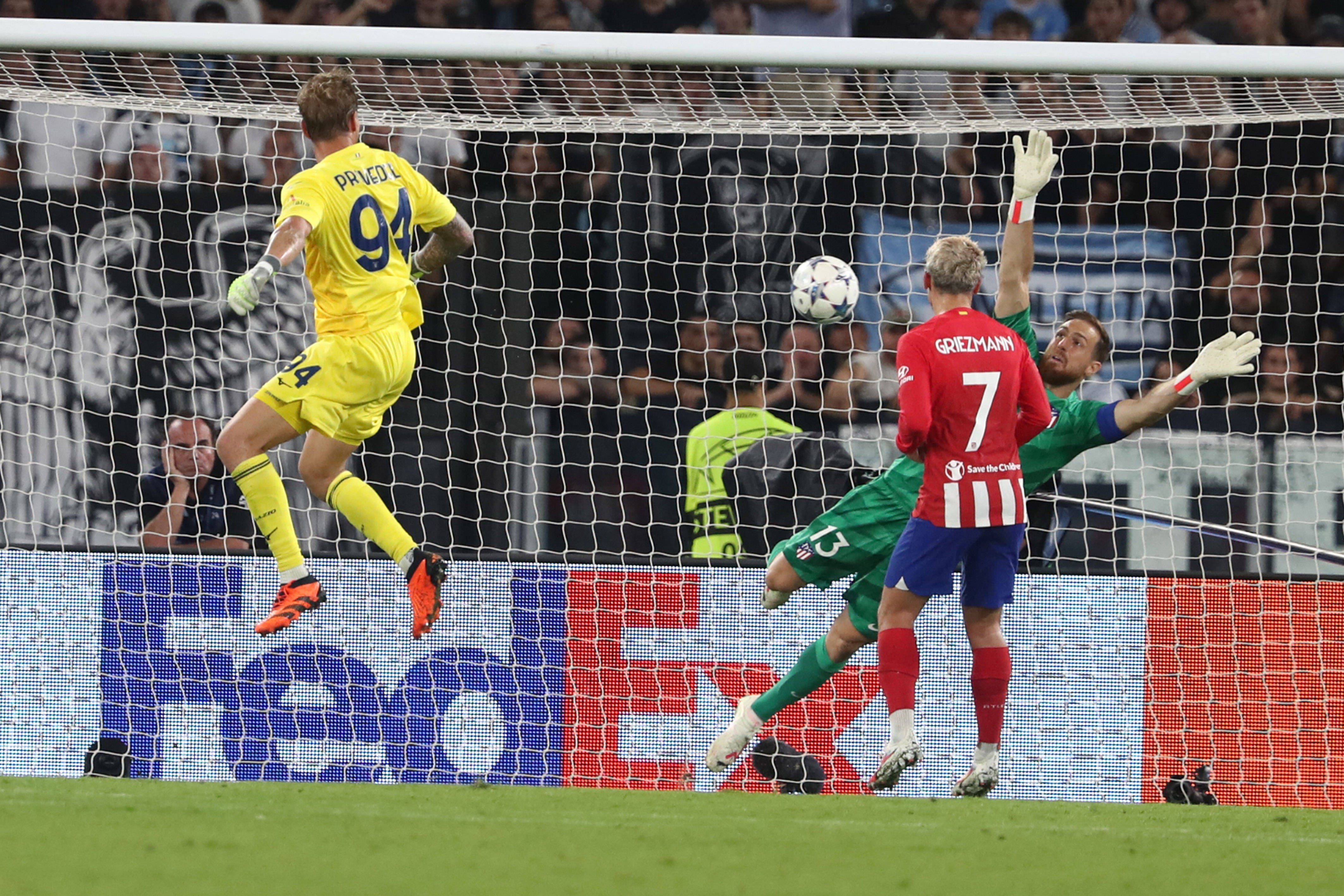 Ivan Provedel deu (90+5’) o empate (1-1) à Lazio frente ao Atl. Madrid, num jogo da fase de grupos da Champions em 2029 (IMAGO)