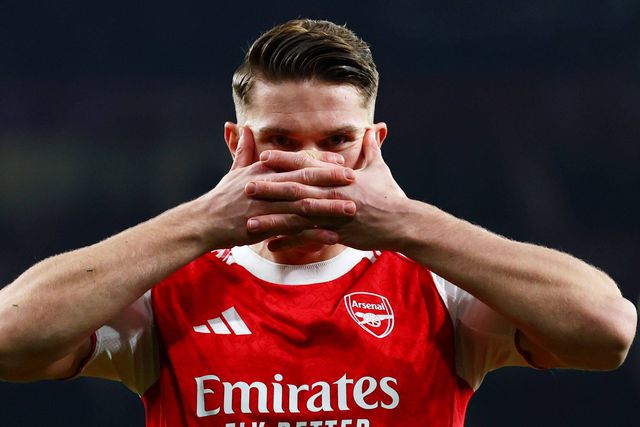 Gyokeres marcou e fez a máscara