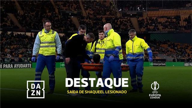 Filho de Van Persie lesiona-se gravemente, sai de maca e é consolado pelo pai