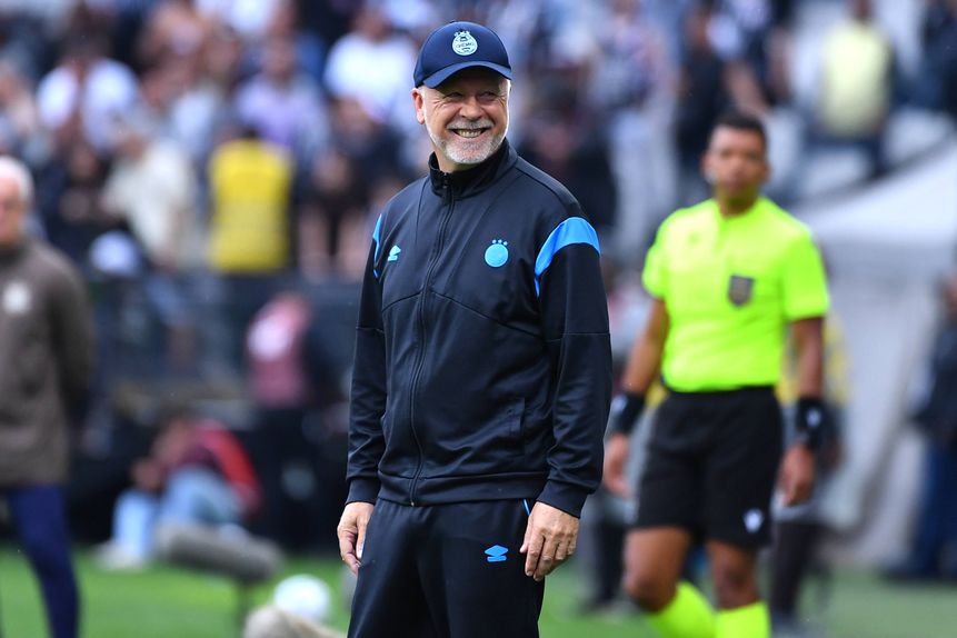 Mano Menezes, antigo treinador do Grêmio