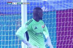 Será este o autogolo mais surreal que já viu?