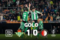 Mais um golaço para as contas de Antony!