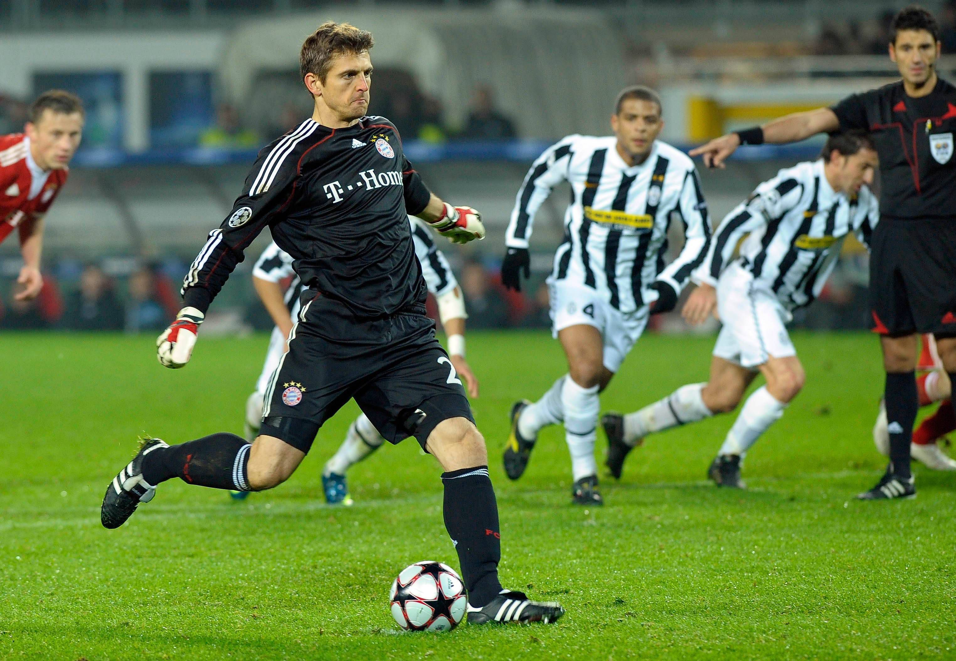 Hans-Jorg Butt fez 36 golos na carreira, três deles contra a Juventus, todos eles de penálti, na Champions, e por três clubes diferentes: Hamburgo, Bayer Leverkusen e Bayern. Butt jogou no Benfica, único clube pelo qual não marcou (IMAGO)