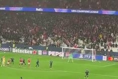 Explosão no inferno da Luz: o golo de Trubin visto da bancada