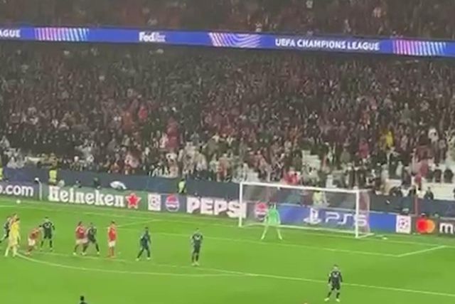 Explosão no inferno da Luz: o golo de Trubin visto da bancada