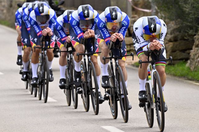 Remco Evenepoel estreia-se a vencer pela Red Bull em contrarrelógio por equipas