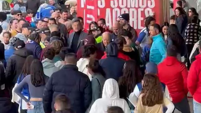 Adeptos fizeram fila para tirar fotografia com Pinto da Costa