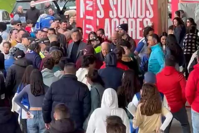 Adeptos fizeram fila para tirar fotografia com Pinto da Costa