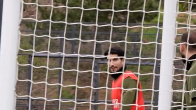 Mbappé marcou este golo no treino... e riu-se