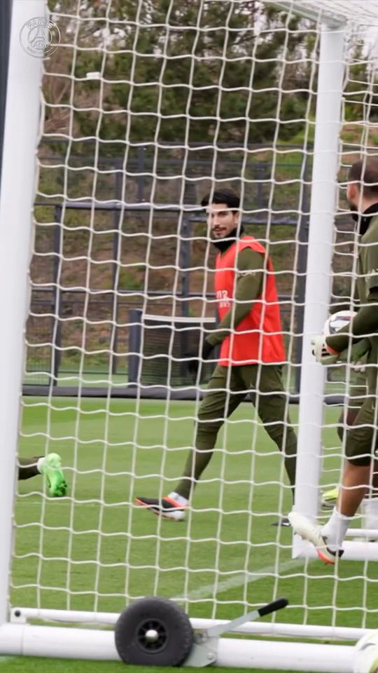 Mbappé marcou este golo no treino... e riu-se