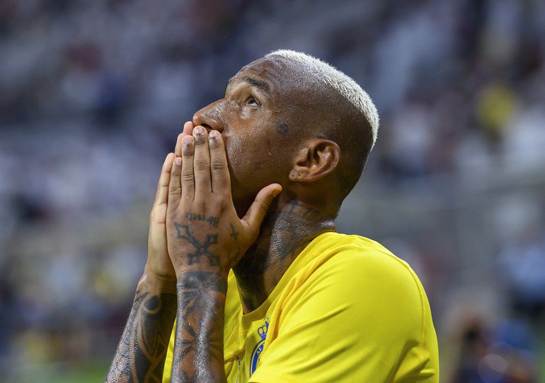 Em jogo louco, Talisca fez de CR7 mas… não chegou!