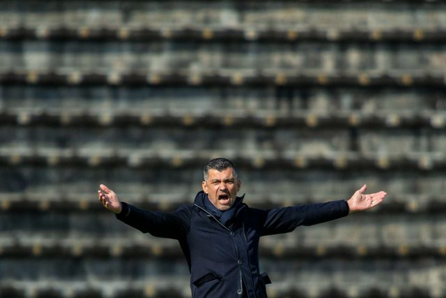 Sérgio Conceição 'queixa-se' do vento e aponta: «Apanhei um processo por causa disso...»