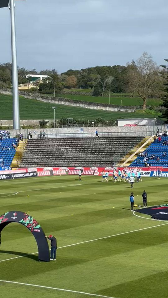 Aquecimento dos jogadores do Santa Clara e do FC Porto