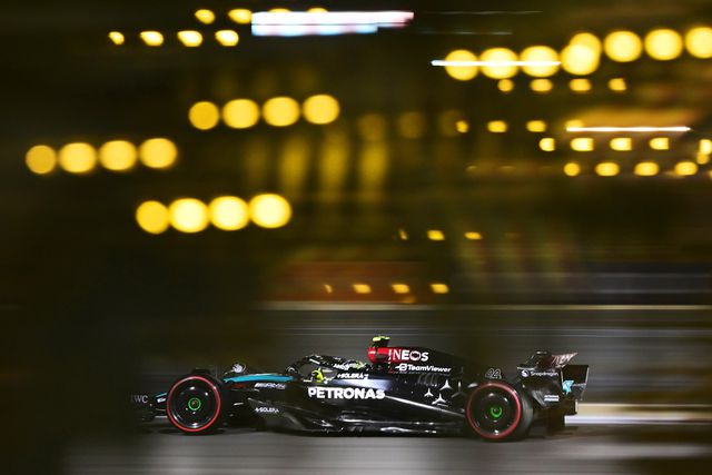 Hamilton e Mercedes dominam segundos treinos livres do GP do Bahrein