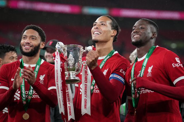 Van Dijk levou a Taça da Liga para casa após a final
