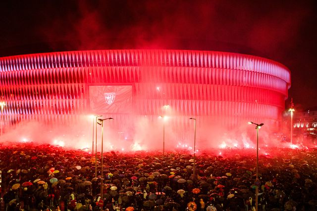 VÍDEO: chuva não demove apaixonados adeptos do Athletic Bilbao