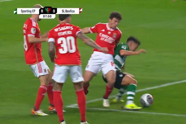 VÍDEO: Pedro Gonçalves pediu penálti