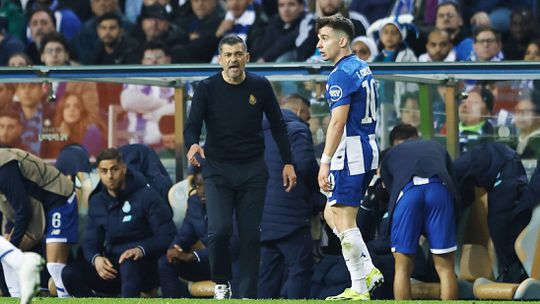 VÍDEO: penálti assinalado para o FC Porto é revertido