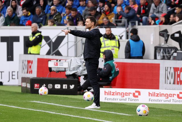 Xabi Alonso fica no Leverkusen: «É o lugar certo para mim»