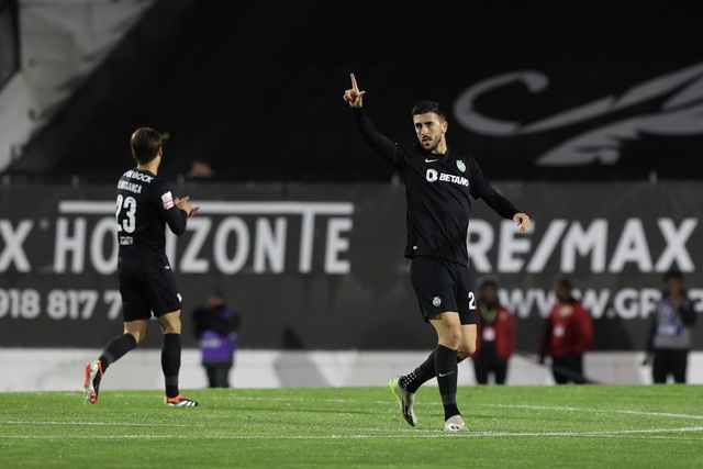 VÍDEO: Paulinho com cabeça para fazer o empate do Sporting