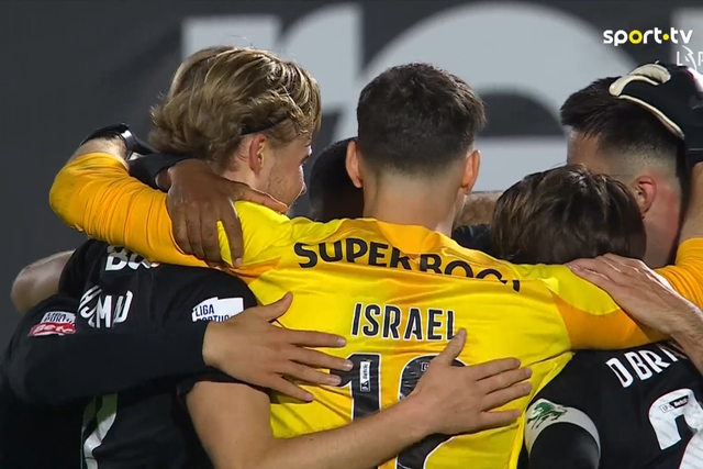 Vídeo: o abraço coletivo da equipa do Sporting após o apito final