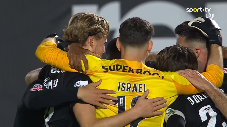 Vídeo: o abraço coletivo da equipa do Sporting após o apito final