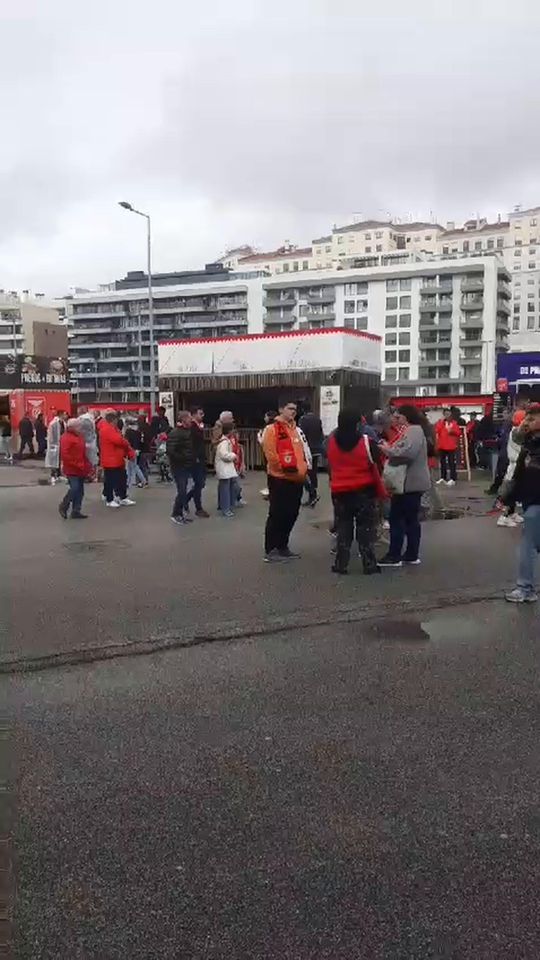 Já há adeptos na Luz para o Benfica-Chaves