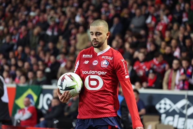 Lille derrota Lens no regresso da Ligue 1