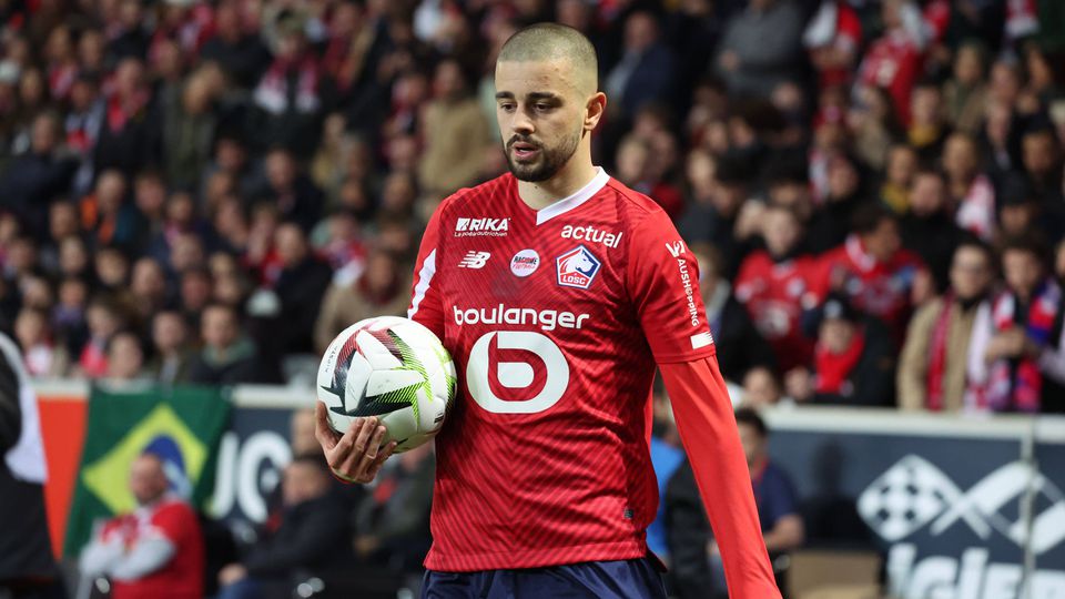 Lille derrota Lens no regresso da Ligue 1
