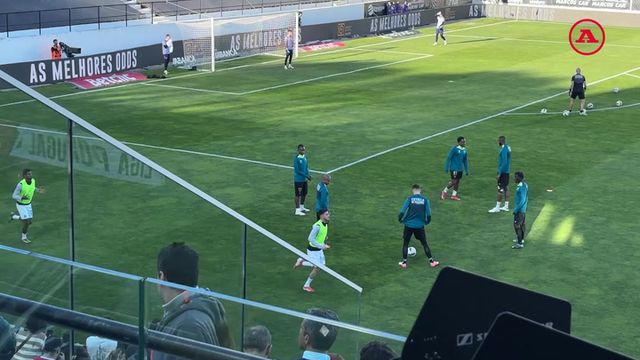 Capitão Inácio lidera entrada do Sporting para aquecimento