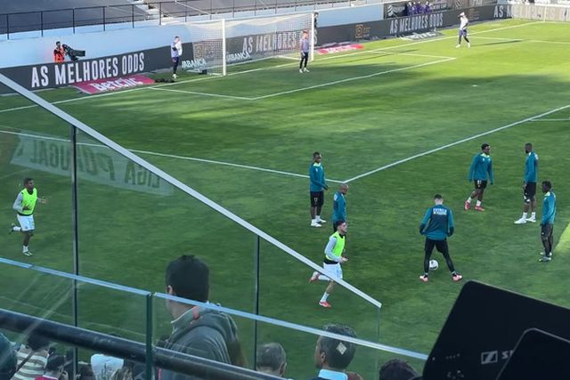 Capitão Inácio lidera entrada do Sporting para aquecimento