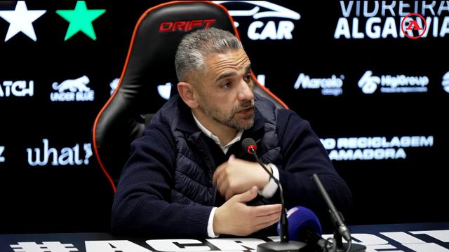 «Debast quer estar completamente ligado, pergunta tudo e mais alguma coisa»