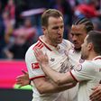 Harry Kane e Leroy Sané a celebrarem mais um golo do Bayern com Guerreiro