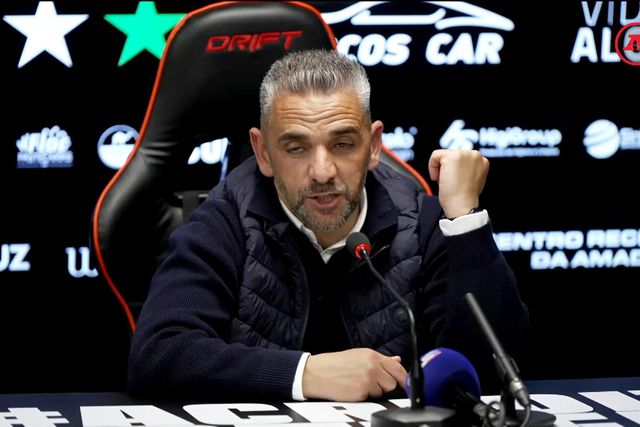 «Esgaio não merecia sair, foi opção do 'mister'»