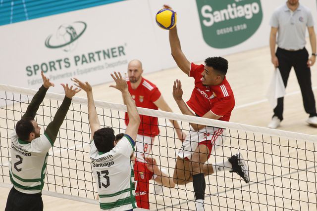 Jogador do Benfica denuncia homofobia de adeptos do Sporting