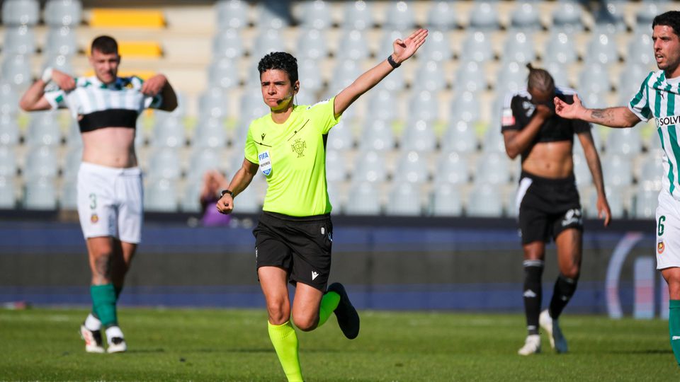 Catarina Campos foi a primeira mulher a arbitrar um jogo de Liga e teve nota altíssima no Casa Pia-Rio Ave, da 27.ª jornada da Liga