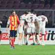 Roma vence Lecce e pressiona Lazio na luta pela Europa