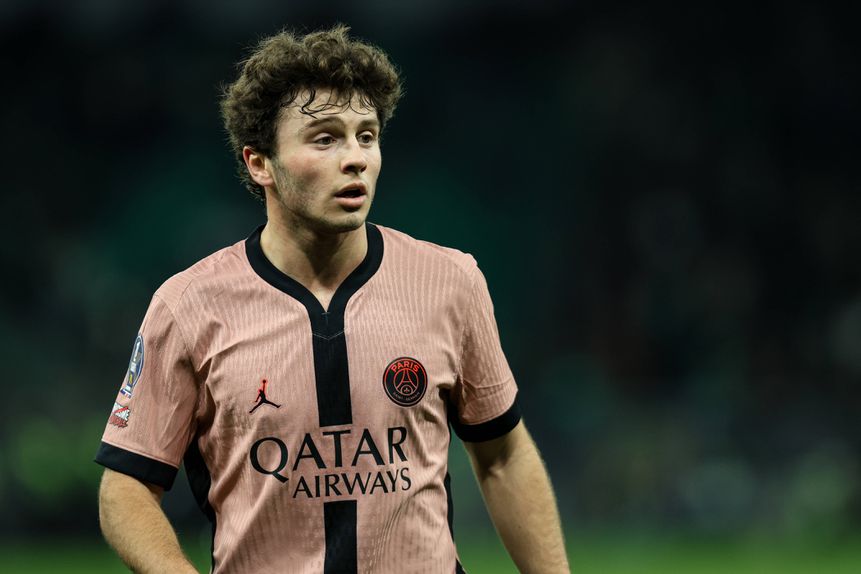 João Neves foi titular pelo PSG e marcou o quarto golo no terreno do Saint-Etiènne