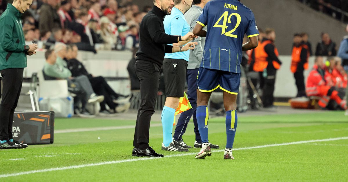 Farioli prepara uma novidade (forçada) no meio-campo portista