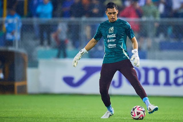 Adeptos mexicanos entoam cânticos homofóbicos... contra o próprio guarda-redes