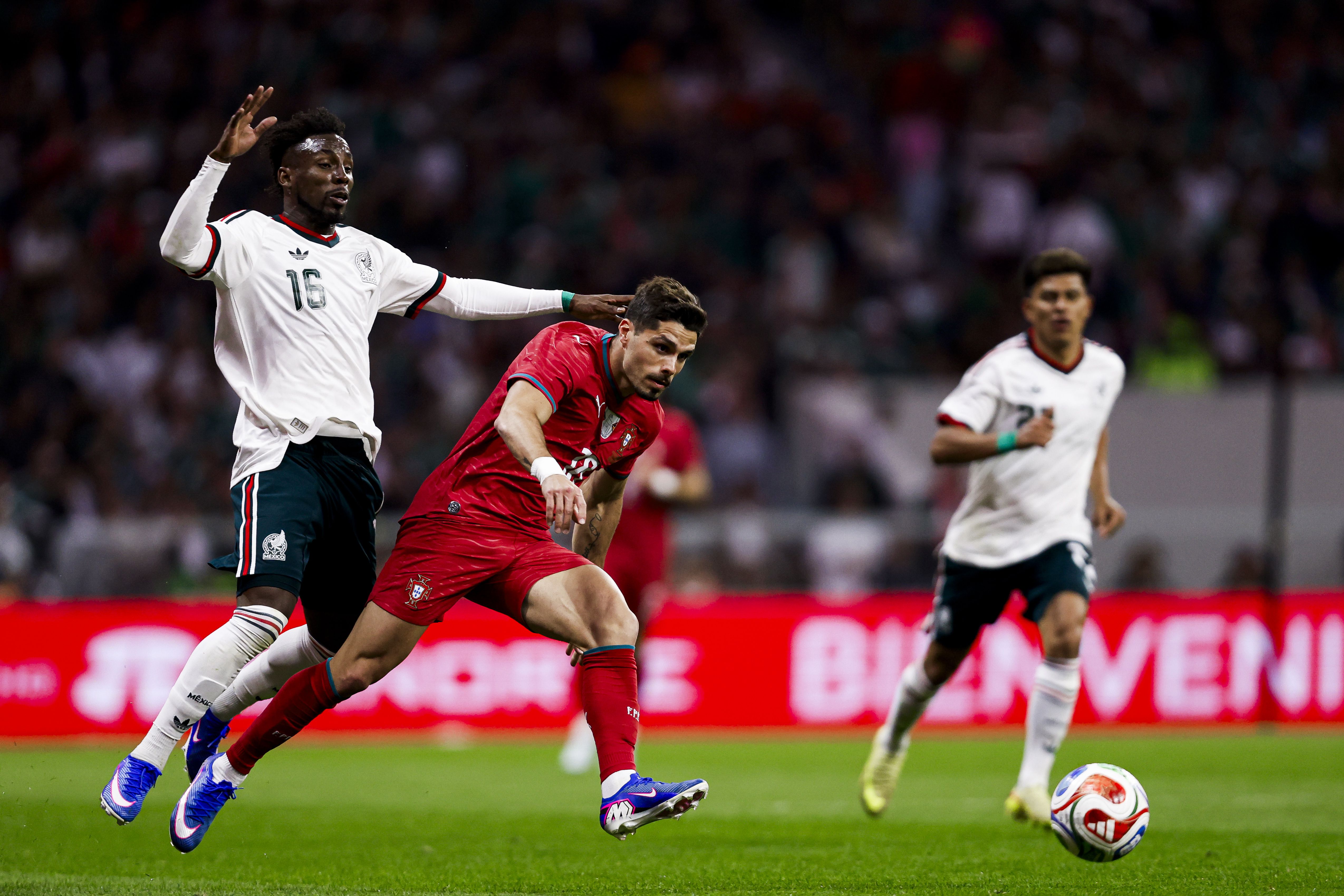 Pedro Neto tentou agitar a partida na segunda parte. Foto: FPF (México-Portugal)