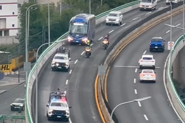 Dezenas de carros-patrulha acompanharam o autocarro de Portugal até ao estádio